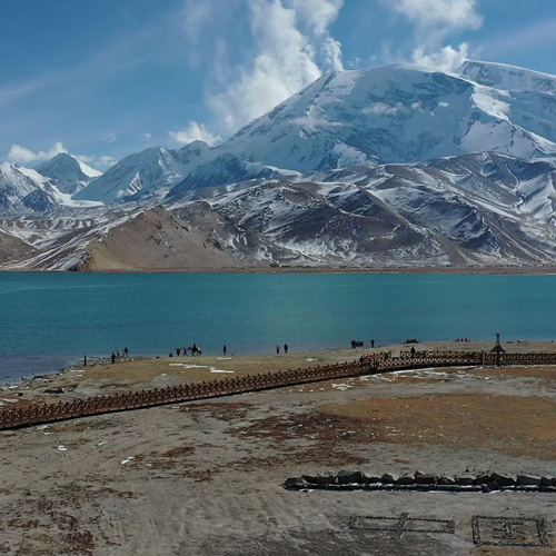 新疆旅游景点-卡拉库里湖